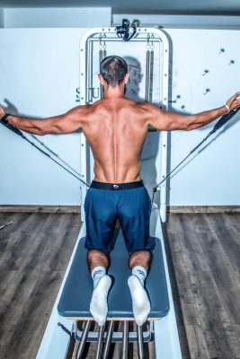 Renforcement du dos sur Reformer Pilates à Alès